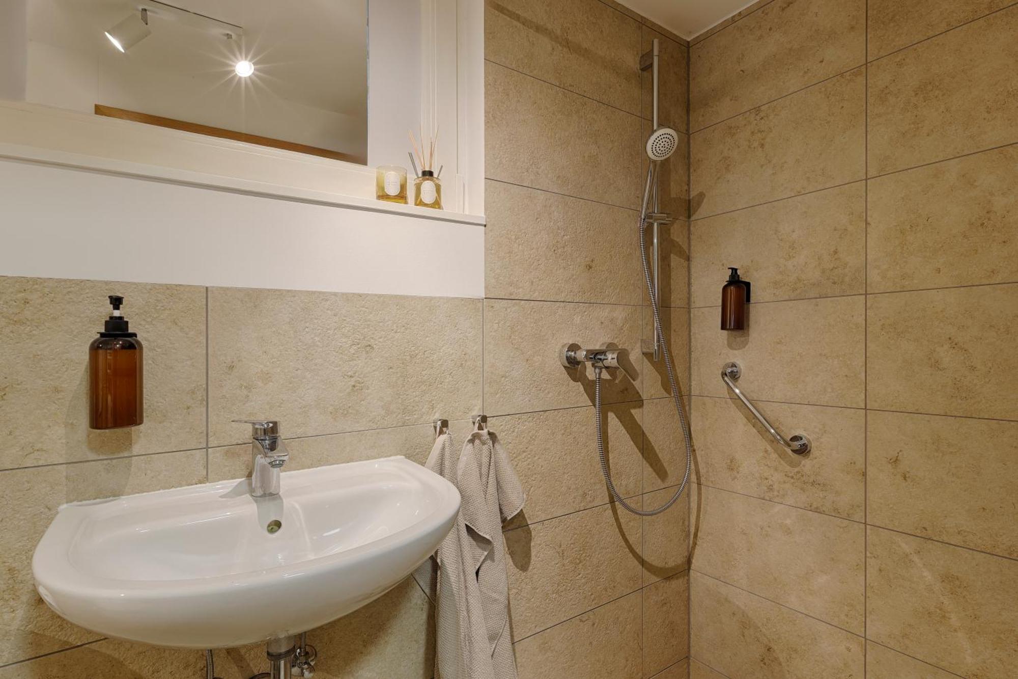 Homie Badgasse - Fewos Am Main Mit Dachterrasse & Fahrradgarage Appartement Ochsenfurt